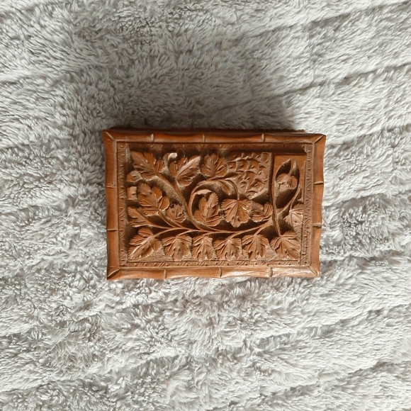Secret lock Handcarved box - Picture 2 of 5
